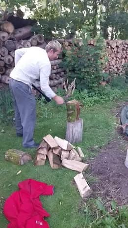 Peloton riding through town – 2024