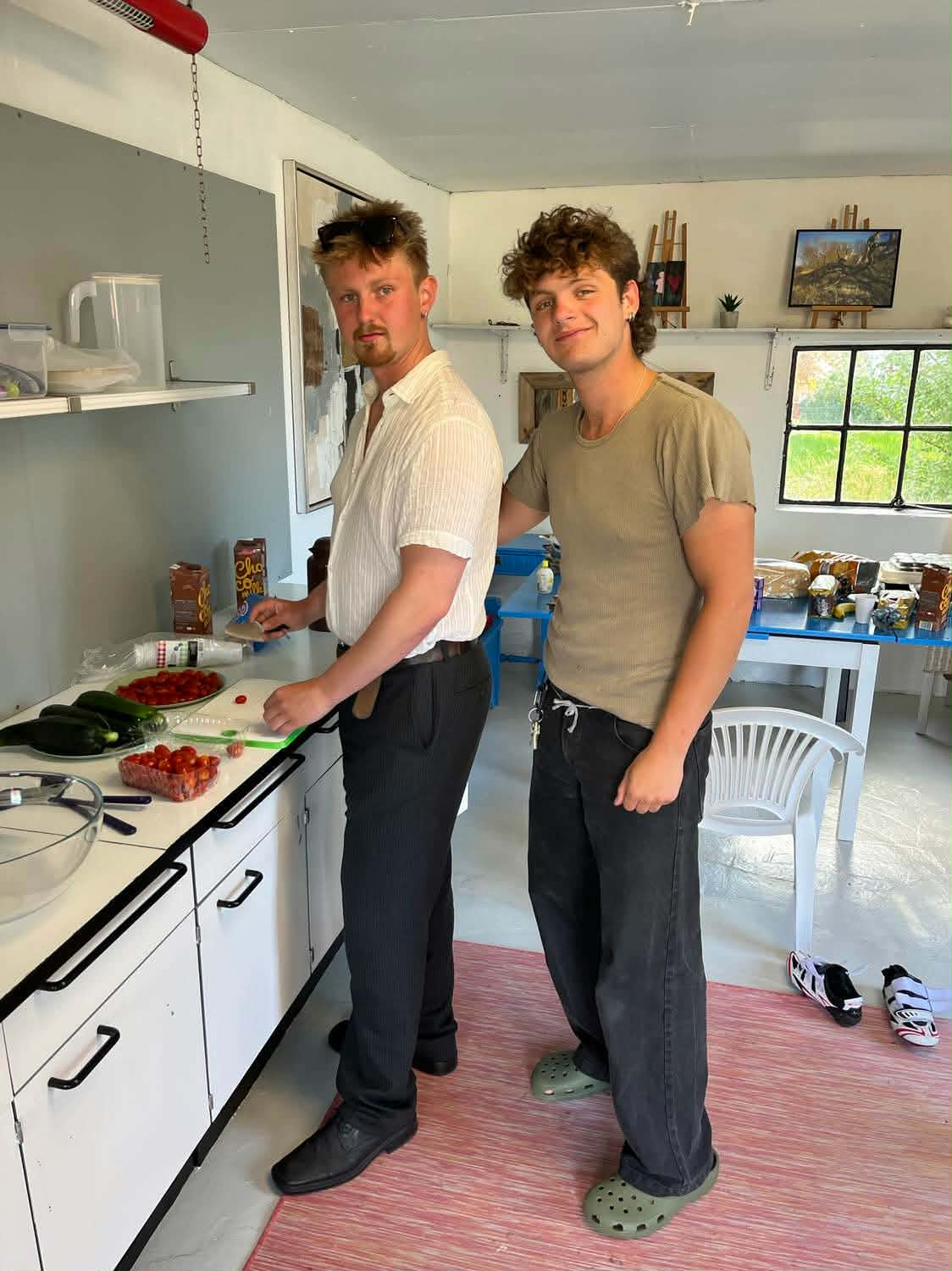 Peloton riding through town – 2024